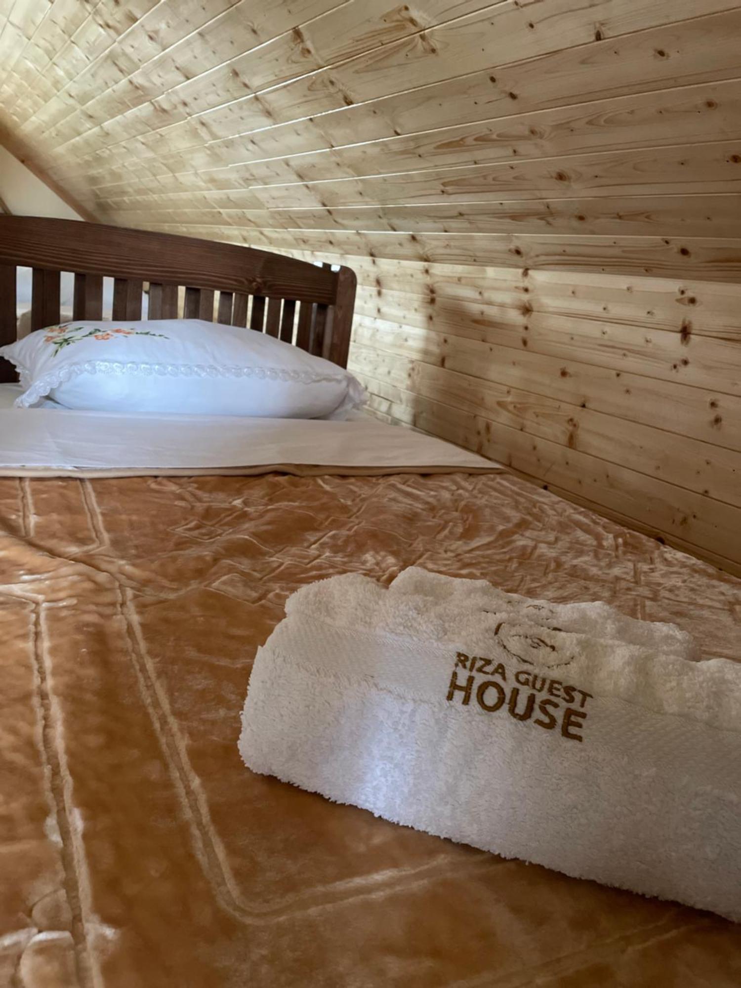 Riza Guest House Puke Bagian luar foto